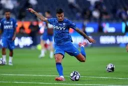 فوری و شوکه‌کننده: گزینه عجیب بارسلونا از الهلال برای ترمیم خط دفاعی بحرانی!