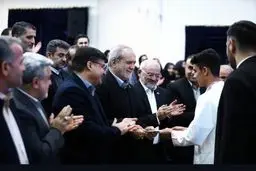 علیدوستی هدیه گران قیمت به پزشکیان داد + عکس