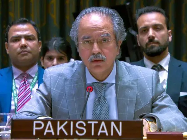 پاکستان به دنیا هشدار داد: طالبان و داعش خراسان در افغانستان مسلح می‌شوند!