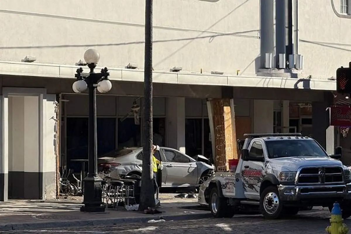فاجعه فلوریدا: خودرو در مغازه، ۱۱ کشته و ده‌ها زخمی!