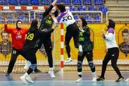 شوک به لیگ برتر هندبال زنان: سپاهان حریف را در هم کوبید!