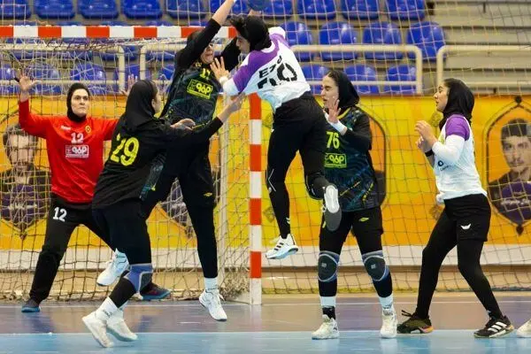 شوک به لیگ برتر هندبال زنان: سپاهان حریف را در هم کوبید!