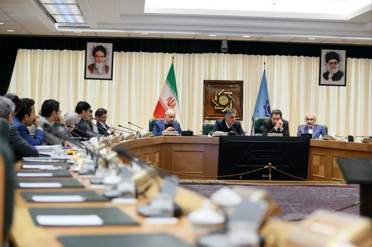 جلسه فوری دولت درباره دلار با حضور فرزین / همه مردم ببینند