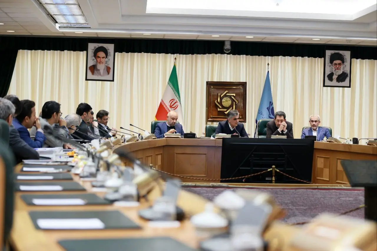 جلسه فوری دولت درباره دلار با حضور فرزین / همه مردم ببینند