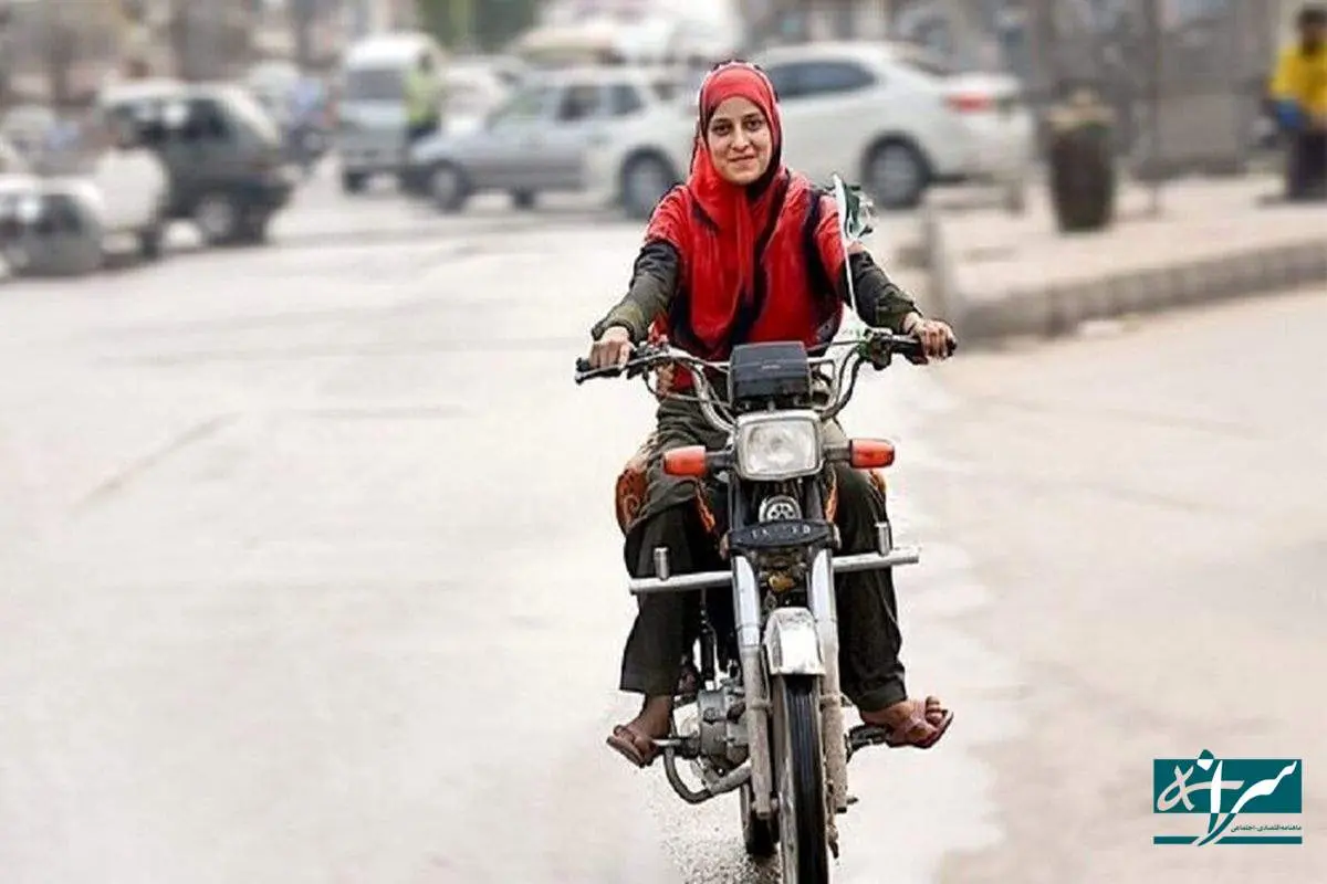 صدور گواهینامه موتورسیکلت برای زنان، خلأ قانونی ندارد