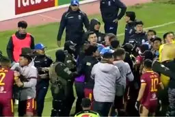 فوتبال بولیوی در آتش؛ شورش، اخراج ۱۷ نفر و زخمی شدن ۵ نفر! محرومیت‌های تاریخی در راه است؟