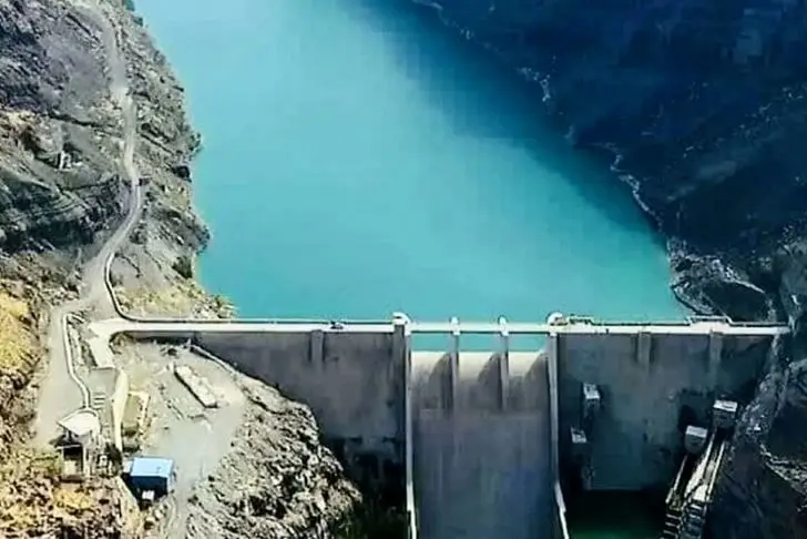 یک سد مهم سرریز کرد