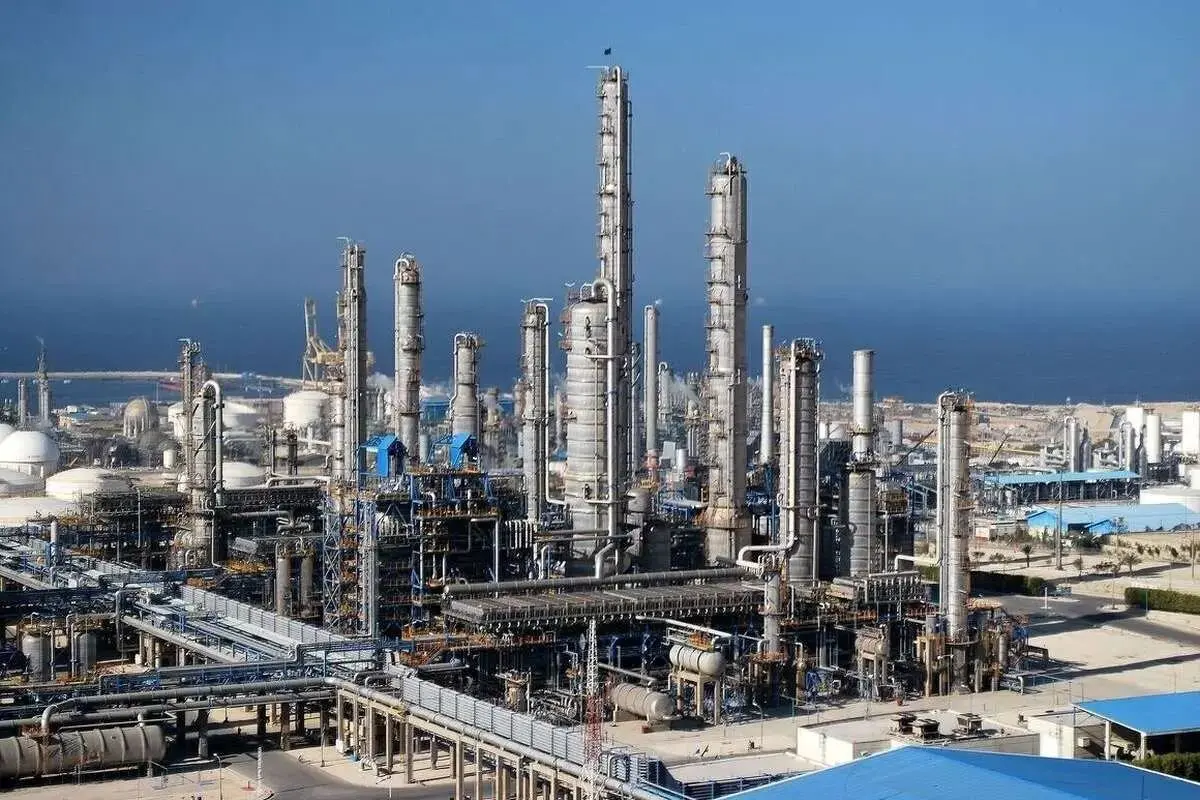 فاجعه در راه است! پتروشیمی‌ها ۲۰۰ هزار میلیارد تومان یارانه‌ بگیران را در گروگان گرفته‌اند؛ سرنوشت یارانه مردم در هاله‌ای از ابهام!