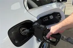 بنزین در گرداب بحران: تکذیب‌های دولت و معامله پنهانی با سازمان انرژی جدید!