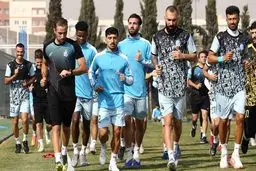 استقلال زمین تمرین ندارد! جنجال بر سر چمن نامطلوب؛ تلاش ناکام آبی‌ها