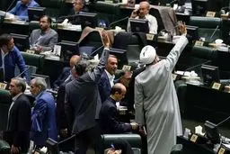 رسوایی در مجلس: با هر فریاد نمایندگان، دلار منفجر شد! / نشست سه‌شنبه؛ شوک ویرانگر هوچی‌گری برای مردم