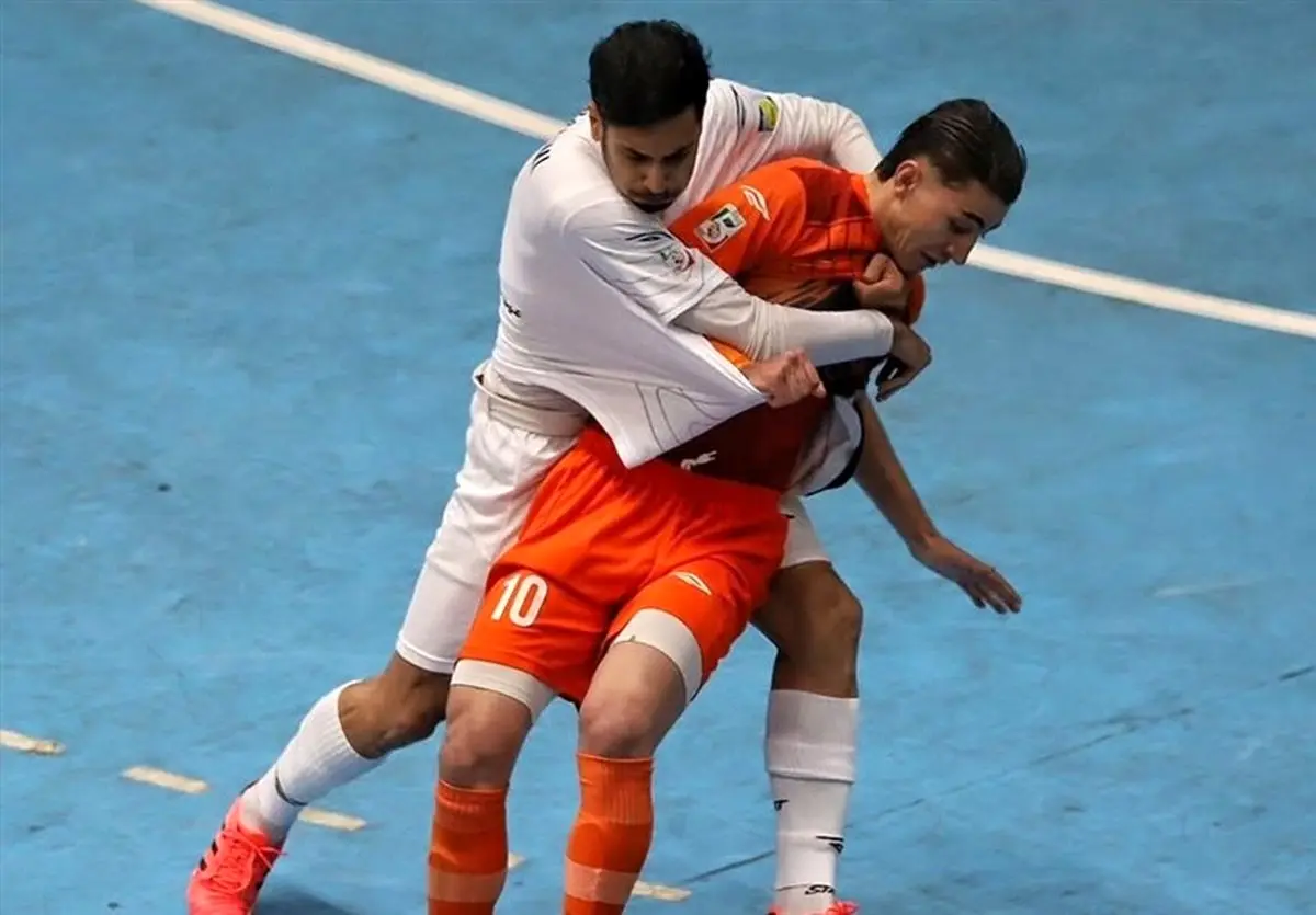 جنجال در سیرجان: درگیری بازیکن خارجی با بانوی لیدر، ناظر بازی چه دید؟