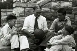 از کلیسا تا زمین بسکتبال: نایس‌میت، جنجال، میراث ابدی!