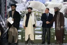 زلزله‌زدگان افغانستان در آستانه زمستان؛ قزاقستان با کمک ۱۸ تنی از راه رسید؟