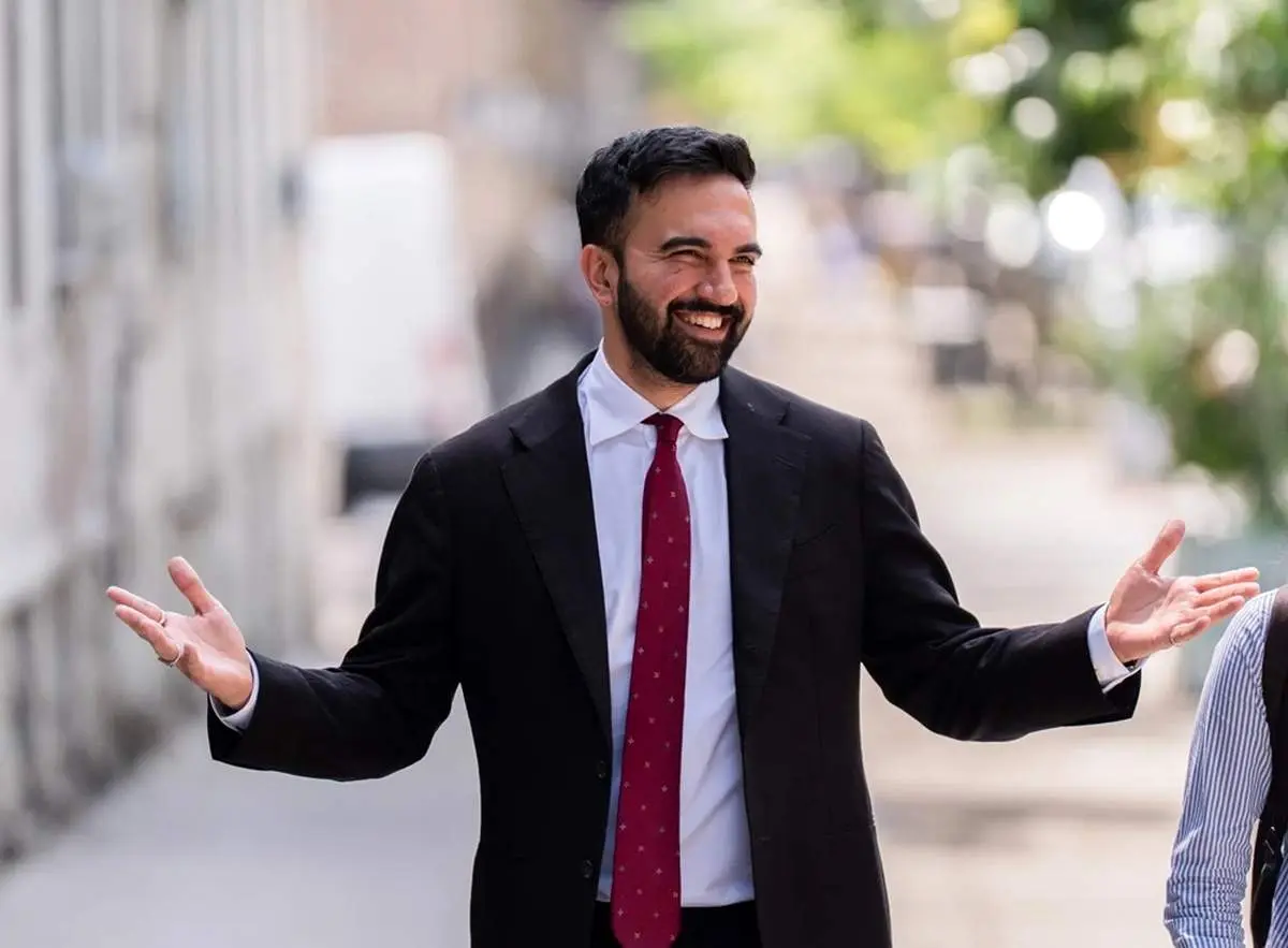 سوسیالیسم به نیویورک یورش برد! پول اتوبوس رایگان را کی می‌پردازد؟ آیا دموکرات‌ها رسما سوسیالیست شدند؟