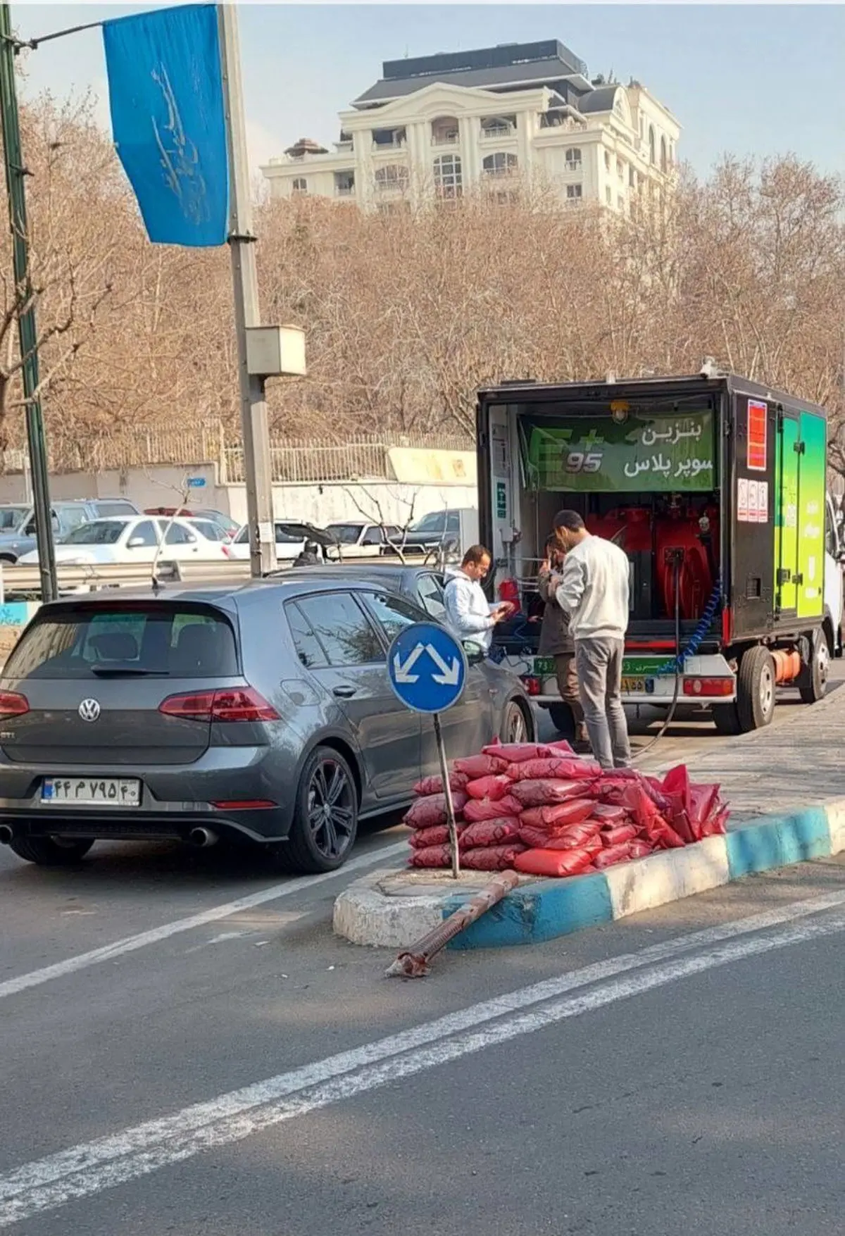 فوری و جنجالی: اولین تصاویر از بنزین سوپر وارداتی در تهران! آیا بازار بنزین تغییر می‌کند؟