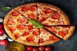 فاکتور ۶سال پیش یک پیتزا فروشی / قیمت یک پیتزا اندازه یک آدامس بود 