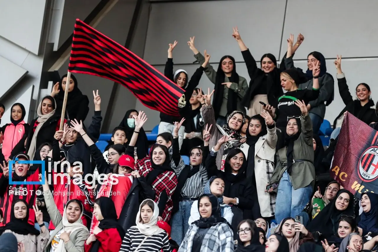 زنان در ورزشگاه امام رضا (ع) مشهد؛ تاریخی که دوباره تکرار شد!