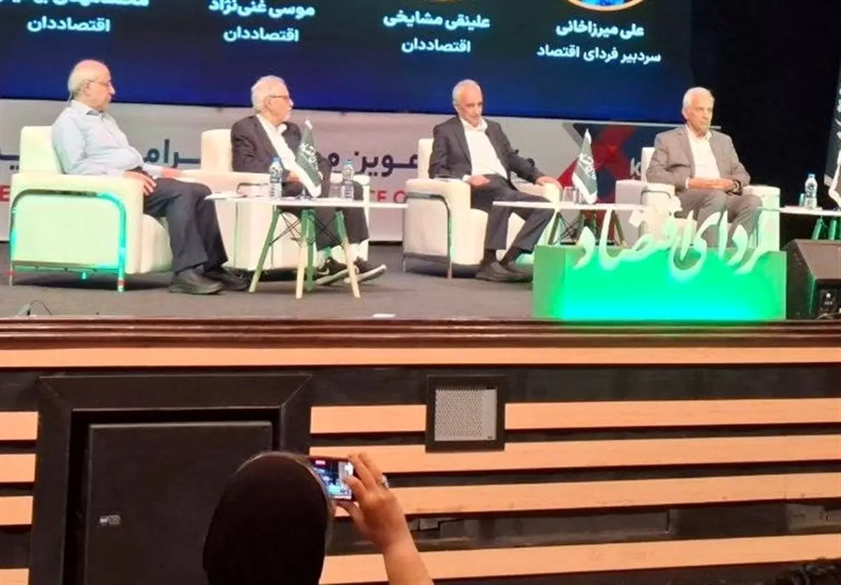 اقتصاددانان هشدار دادند: ریشه‌یابی مشکلات اقتصادی در بی‌ثباتی و غفلت از صادرات!