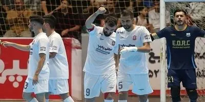 گیتی‌پسند در اصفهان شکست خورد اما صدر جدول را از دست نداد؛ گهر حریف دست و پا بسته نبود!