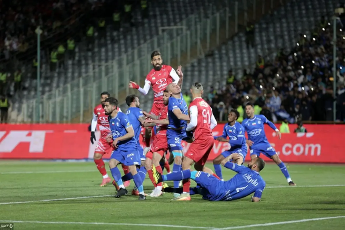 شهرآورد تهران به اراک منتقل شد! جمعه ۱۴ آذر در ورزشگاه امام خمینی شاهد جدال سرخابی‌ها باشید