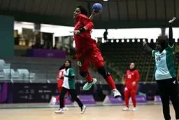 رسوایی در بازی‌های اسلامی: هندبال بانوان ایران حریف خود را له کرد!