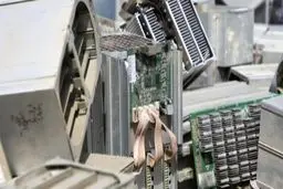 فاجعه در راه است: ۱۳ میلیون ایرانی با مصرف برق ۱۰ خانوار، پشت پرده استخراج رمز ارز!