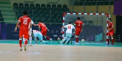 حضور ناگهانی فرهادی زاد در میان تماشاگران والیبال بانوان: چه خبر است؟