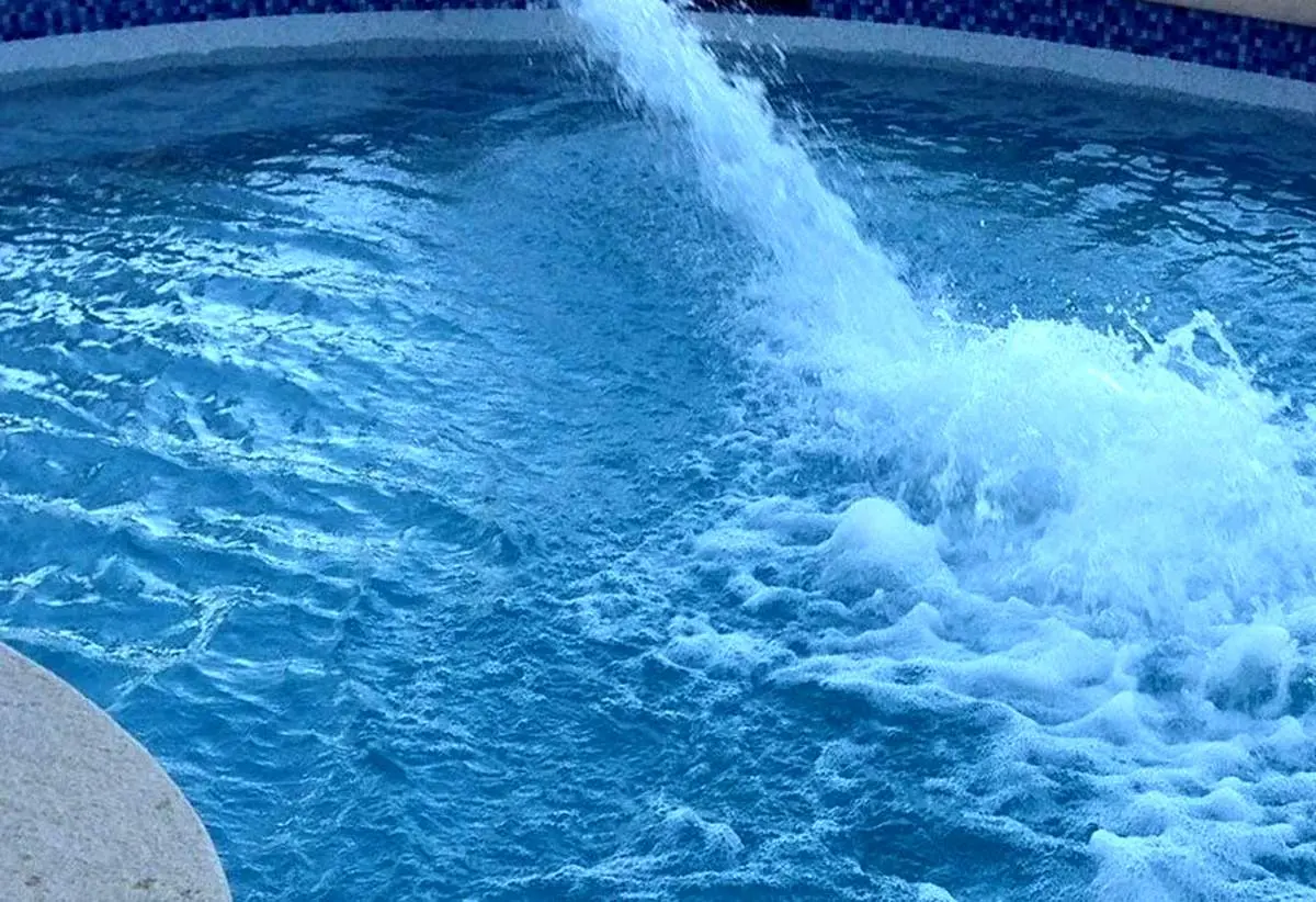 دزدی از آب آتش‌نشانی برای استخر! 