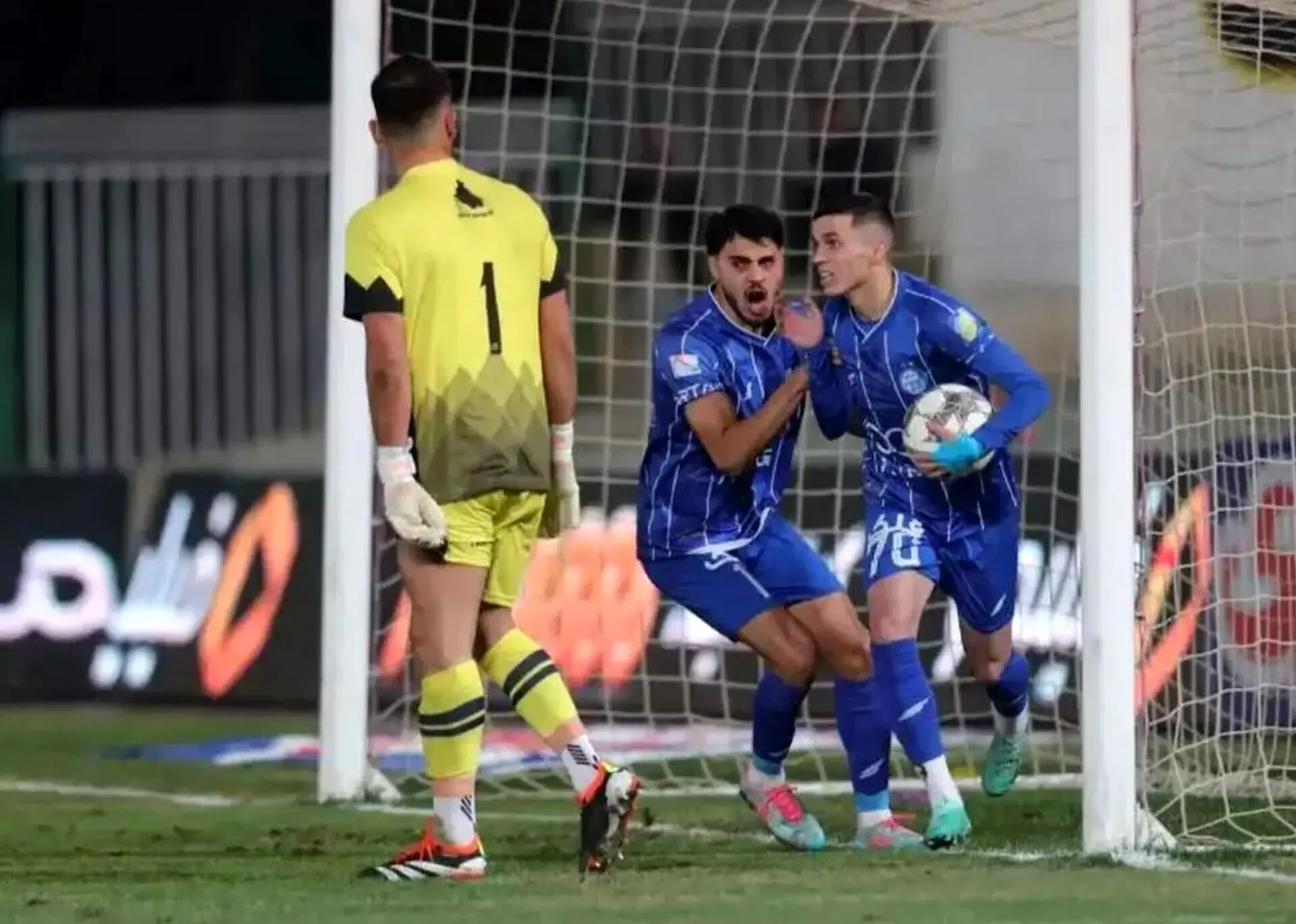 جنجال در دربی استقلال و الوصل: بازی با یک ساعت تاخیر برگزار می‌شود!