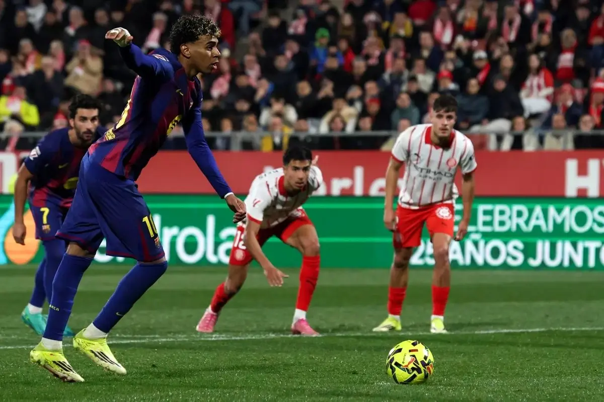 شوک به بارسلونا: فلیک، بمب ساعتی باشگاه را نادیده می‌گیرد!