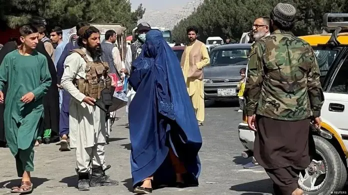 سرودن شعر عاشقانه درباره دختران و پسران ممنوع شد