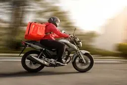 آلوده کردن غذای مشتری توسط پیک + فیلم