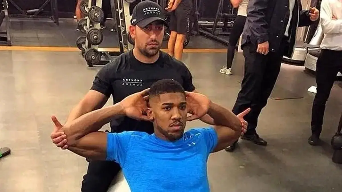 شوک مرگبار در دنیای بوکس؛ مربی ایرانی آنتونی جاشوا قربانی تصادف قهرمان جهان!