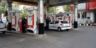 واردات بنزین به نرخ نان و داروی مردم تمام می‌شود