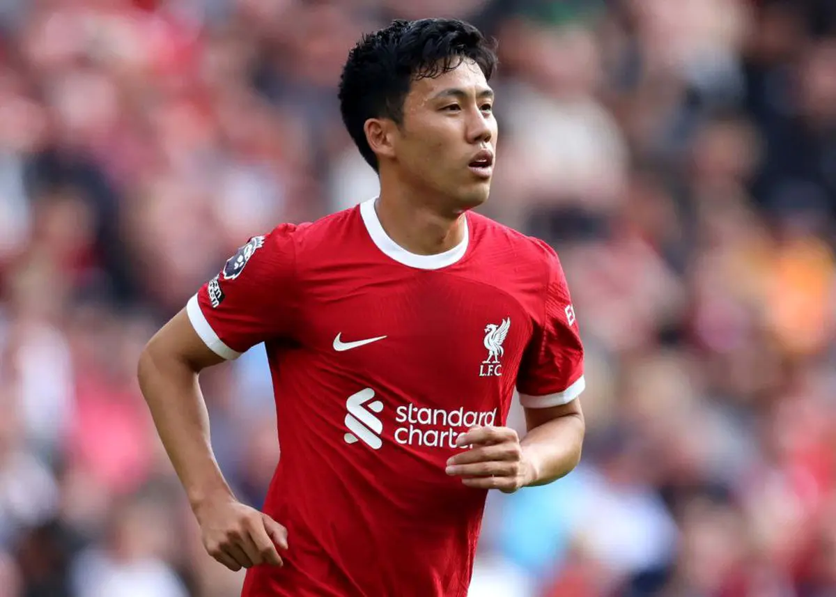 شوک به لیورپول: اندو با برانکارد از زمین خارج شد! اشلوت تایید کرد: مصدومیت ستاره ژاپنی «بسیار جدی» است!