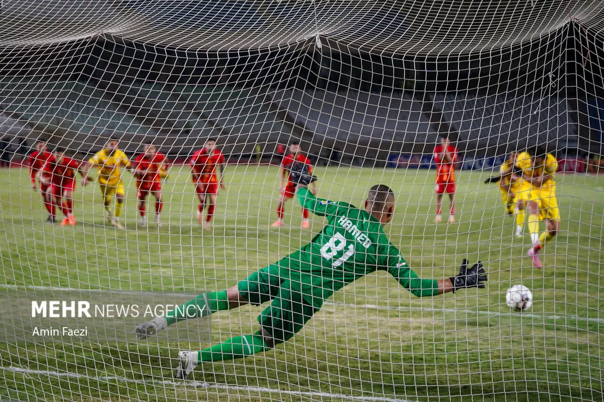 شوک به لیگ برتر: جنگ تمام عیار فجر سپاسی و فولاد خوزستان!