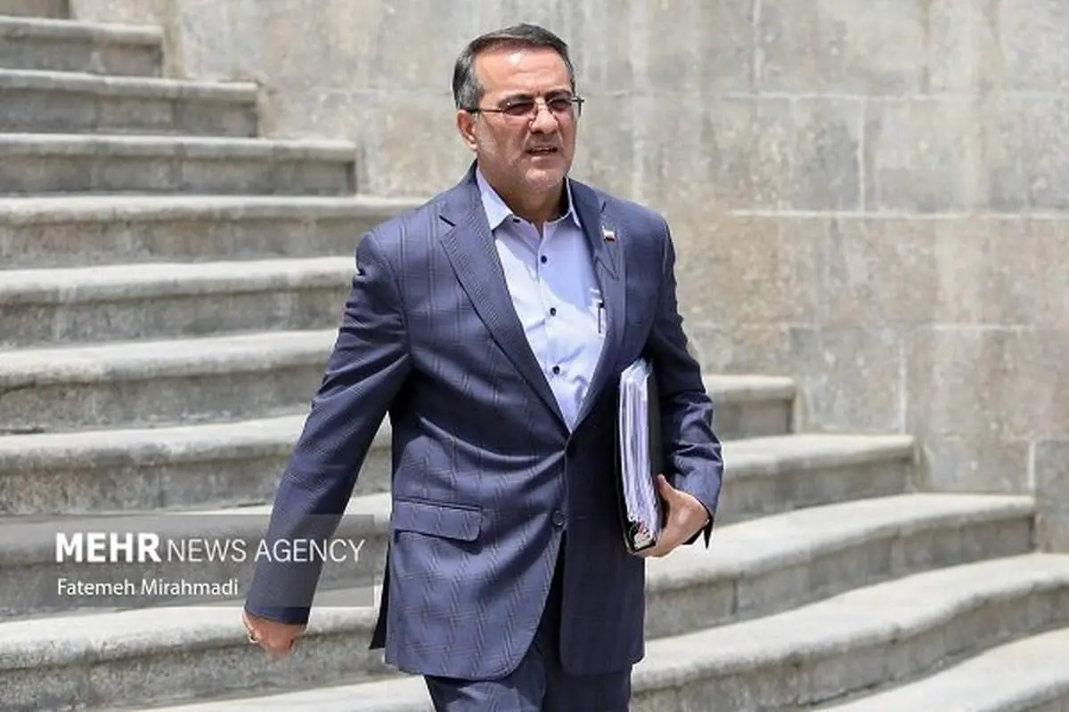 رفیع‌زاده: اخراج ۱۵٪ از کارکنان دولت؟ دولت زیر بار نمی‌رود!