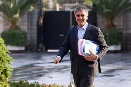 رئیس بانک مرکزی: دلار سقوط می‌کند! (و هر بار گران‌تر شد!)