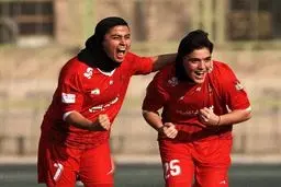 قمری: جو پرسپولیس صمیمی و حرفه‌ای است؛ با تمرکز موفق می‌شویم! 