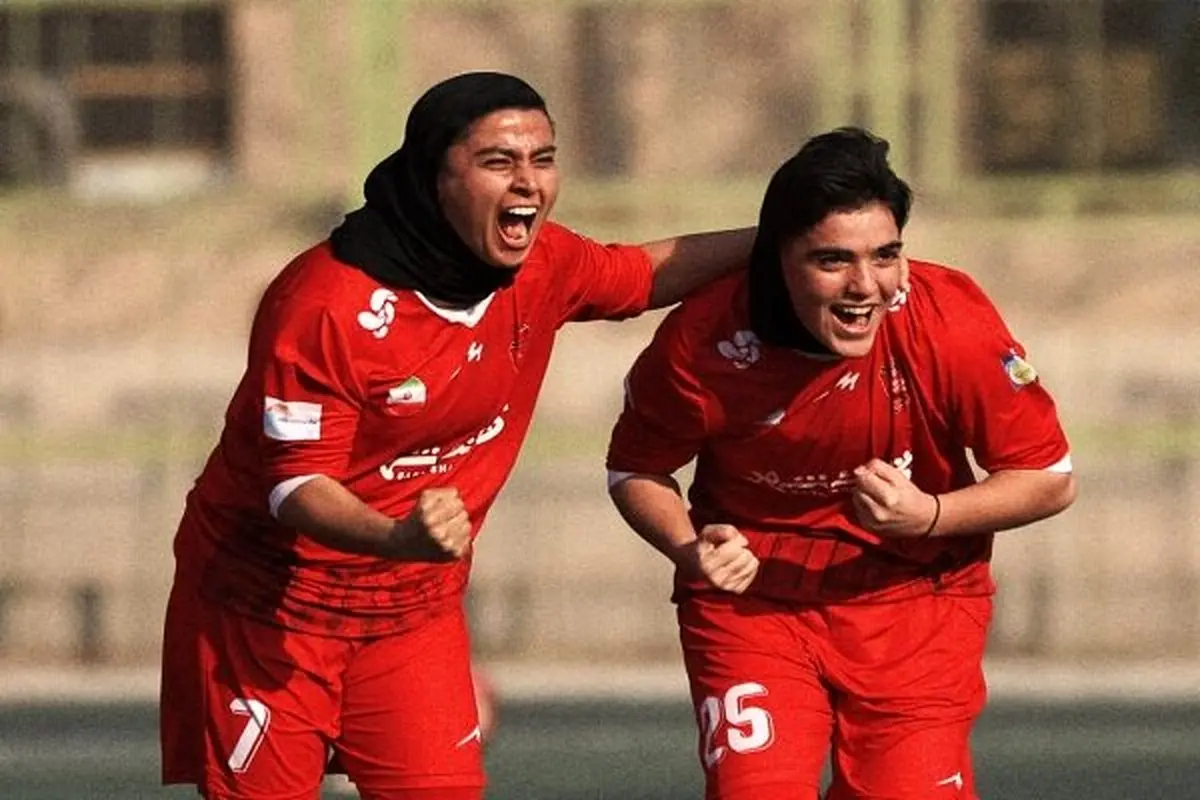 قمری: جو پرسپولیس صمیمی و حرفه‌ای است؛ با تمرکز موفق می‌شویم! 