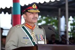 افزایش اختیارات فرمانده ارتش پاکستان؛ چه کسی در سایه قدرت می‌گیرد؟