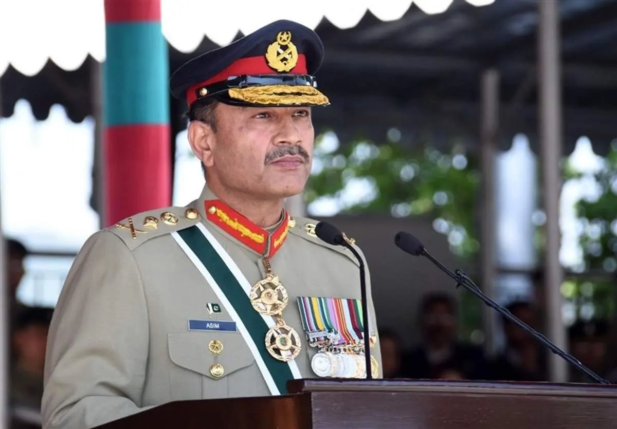 افزایش اختیارات فرمانده ارتش پاکستان؛ چه کسی در سایه قدرت می‌گیرد؟