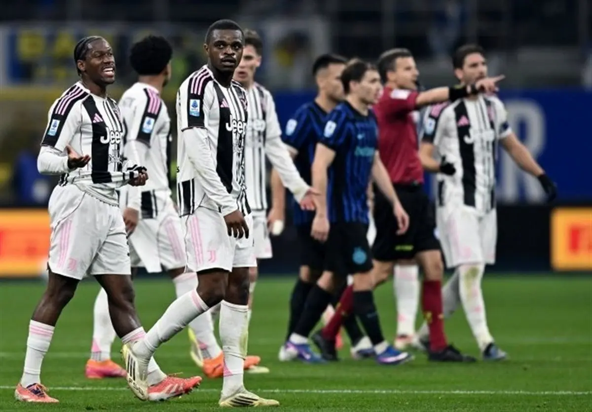 جنون اسپالتی در دربی ایتالیا: سرمربی به داور حمله‌ور شد! + فیلم لحظه باورنکردنی