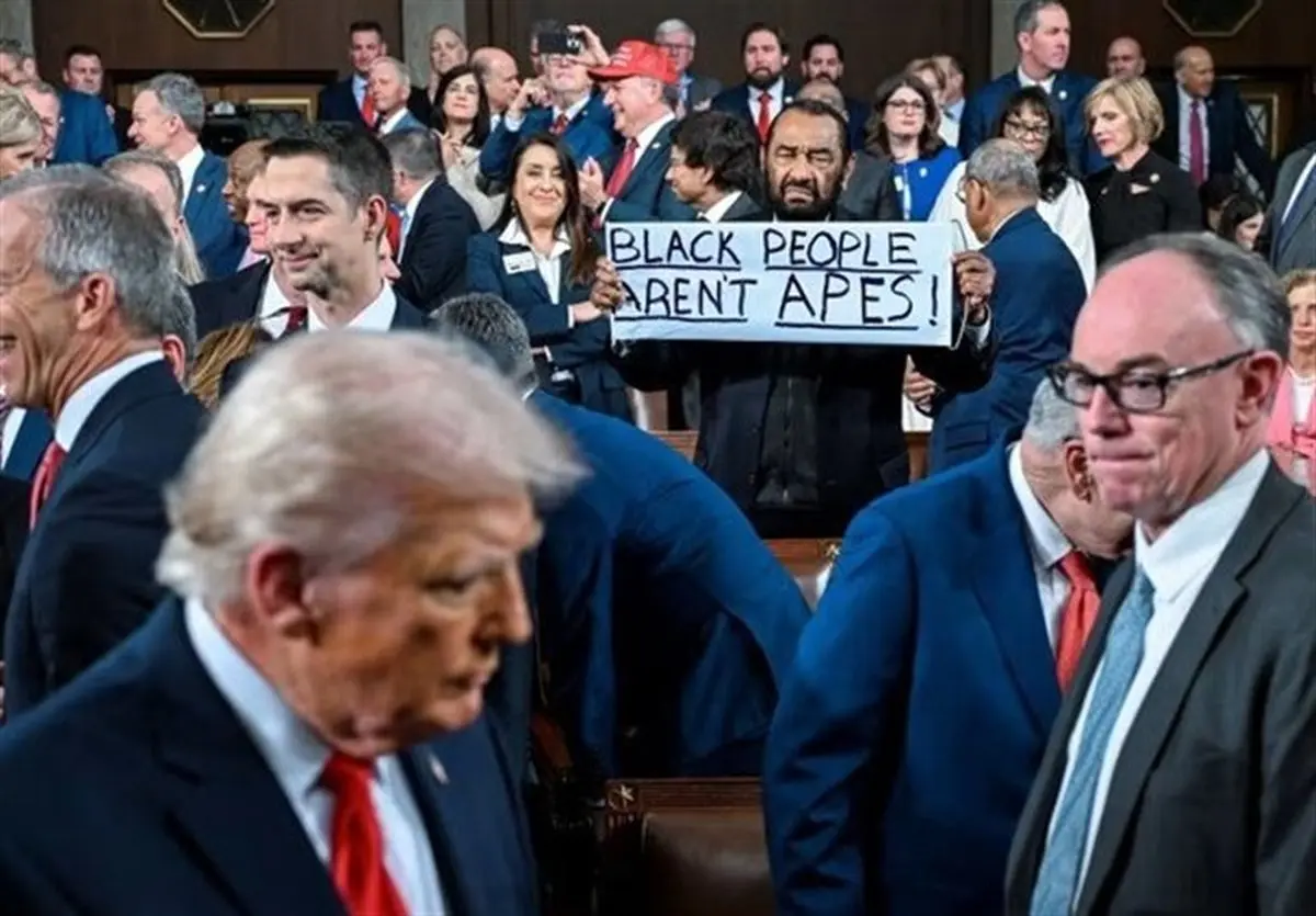 جنجال بی‌سابقه در کنگره: فریاد «قاتل» و پلاکاردهای اعتراضی، سخنرانی ترامپ را به آشوب کشید!