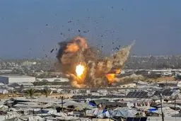 فوری و هولناک: حمله وحشیانه رژیم صهیونیستی به چادرهای آوارگان در خان یونس!