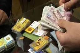 زلزله ارزی در بازار؛ دلار ۱۱۱ هزار و ۹۰۰ تومان، سکه سقوط کرد!