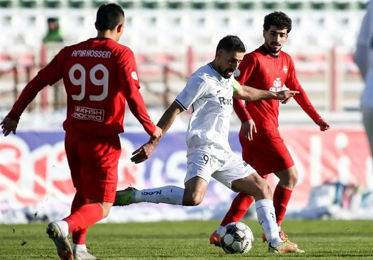 فاجعه در پاگشای ربیعی! تساوی ملوان-تراکتور با دو اخراج جنجالی زمین را به هم ریخت