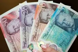 سقوط تاریخی پوند انگلیس در چهارشنبه ۱۰ دی ۱۴۰۴: آیا بریتانیا ورشکسته می‌شود؟