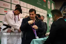 افشاگری تکان‌دهنده: وزیر ورزش در میان قهرمانان! مدال‌ها چه رازی دارند؟